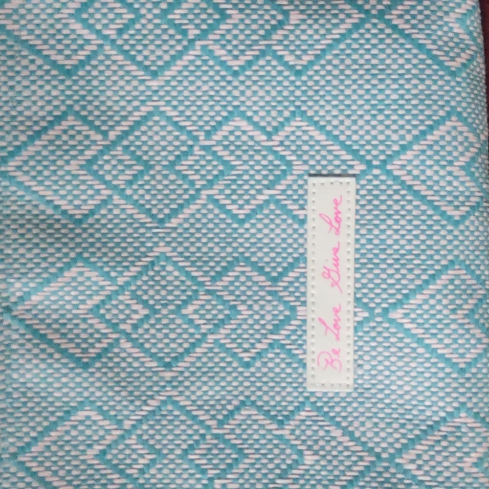 3/15 ๐ฆ Blue and White Clutch - Picture 2 of 5